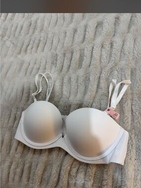 VICTORIA SECRET INVISIBLE PUSH UP STRAPLESS BRA
